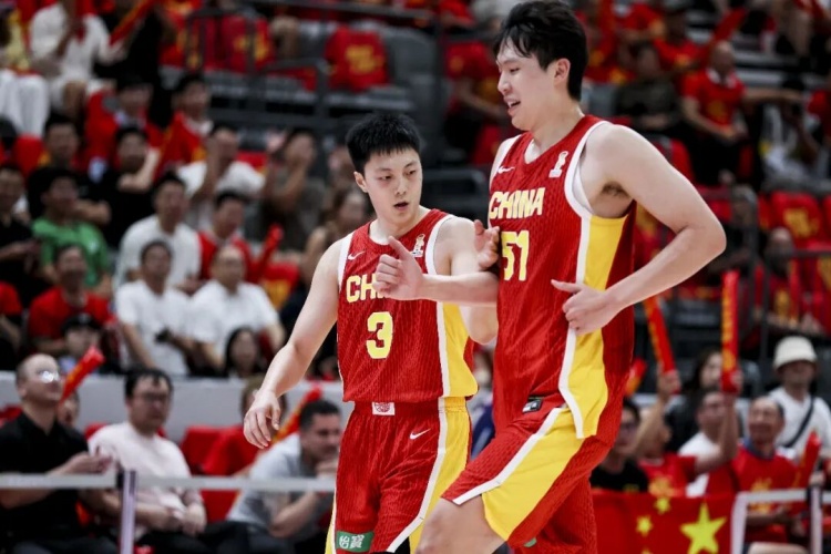 周琦：赢下黎巴嫩提升了杨瀚森在国家队的信心 提振了全队士气